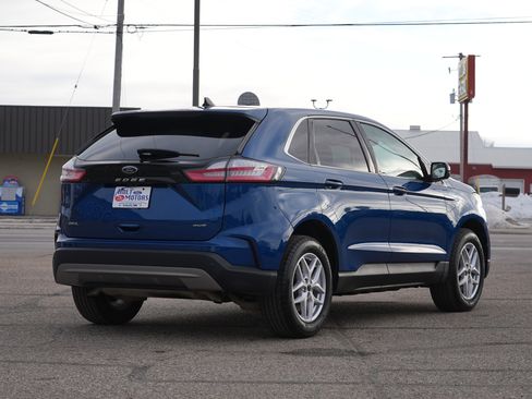 Used 2024 Ford Edge SEL w/ Convenience Package image 3