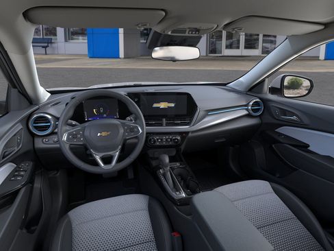 New 2025 Chevrolet Trax LT w/ Driver Confidence Package image 8