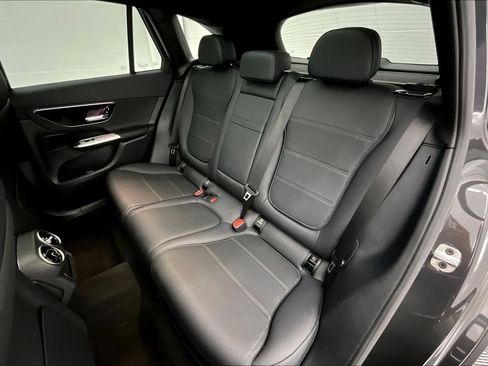 Used 2026 Mercedes-Benz GLC 300 image 17