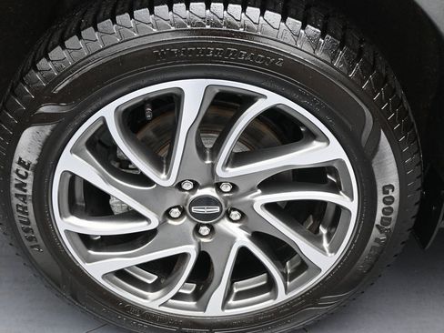 Used 2022 Lincoln Corsair AWD w/ Equipment Group 101A image 33