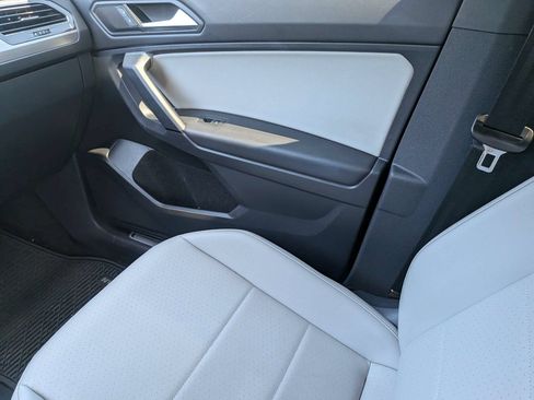 Used 2019 Volkswagen Tiguan SEL R-Line AWD/4WD image 18