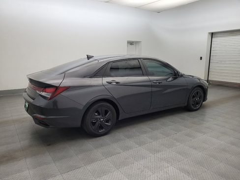 Used 2022 Hyundai Elantra SEL w/ Convenience Package FWD image 10