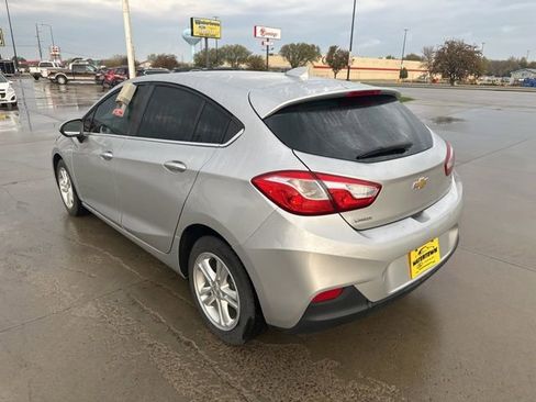 Used 2018 Chevrolet Cruze LT w/ Convenience Package image 5