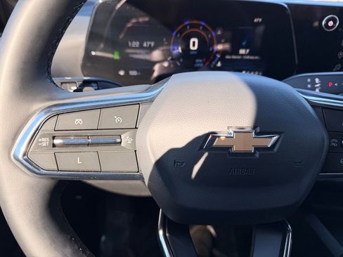 Used 2025 Chevrolet Equinox LT w/ Safety and Technology Package image 17