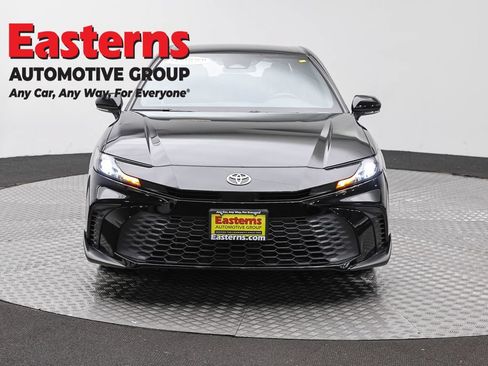 Used 2025 Toyota Camry SE FWD image 2