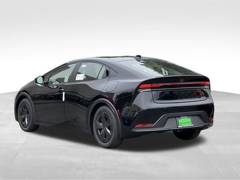 New 2027 Toyota Prius LE FWD image 3