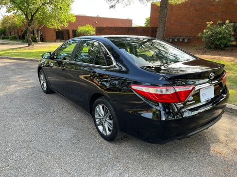 Used 2016 Toyota Camry SE image 3