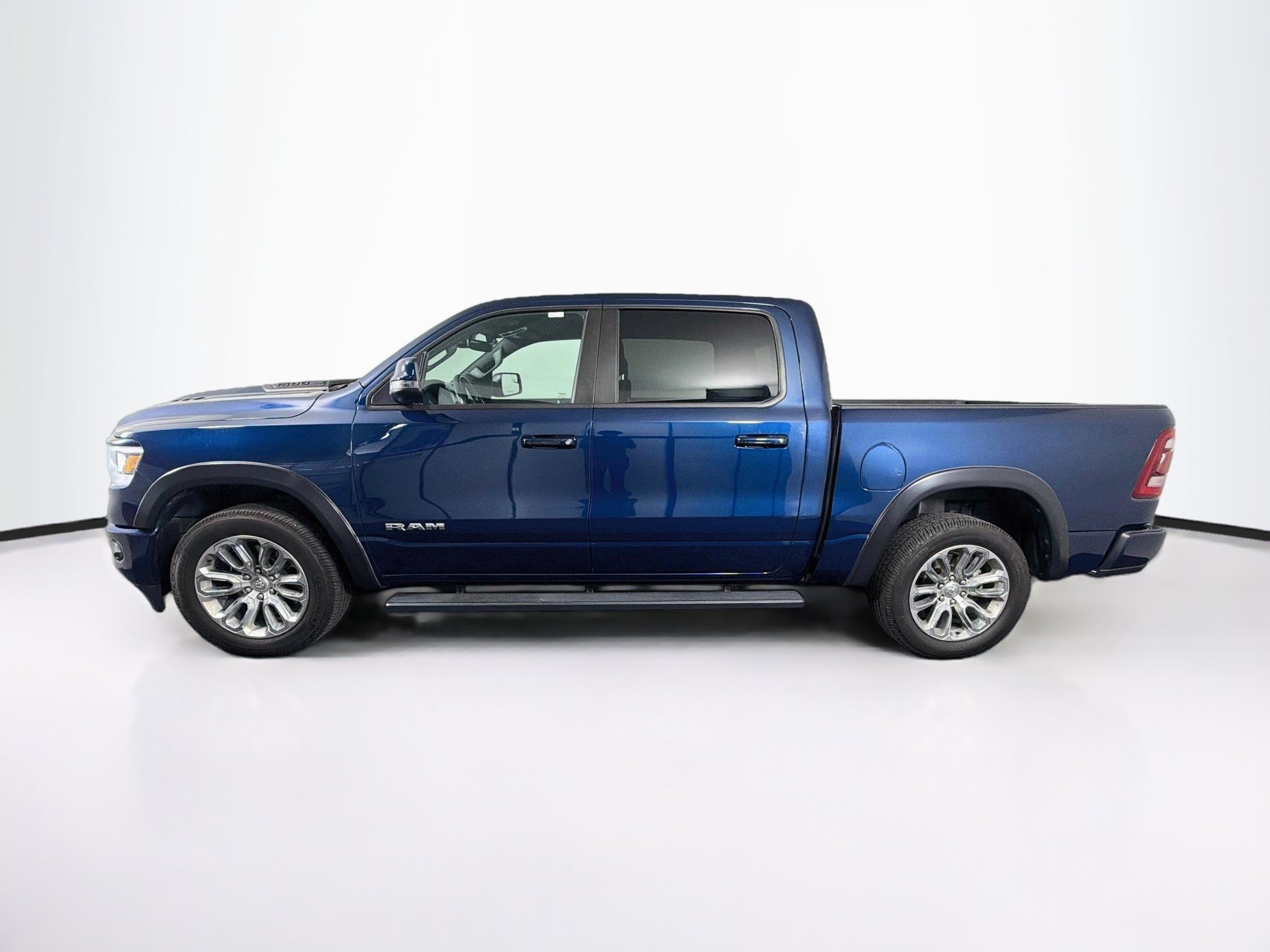 Used 2024 RAM 1500 Laramie AWD/4WD image 4