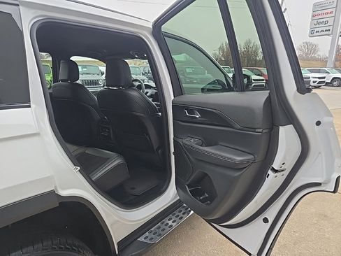 Used 2024 Jeep Grand Cherokee Altitude image 75