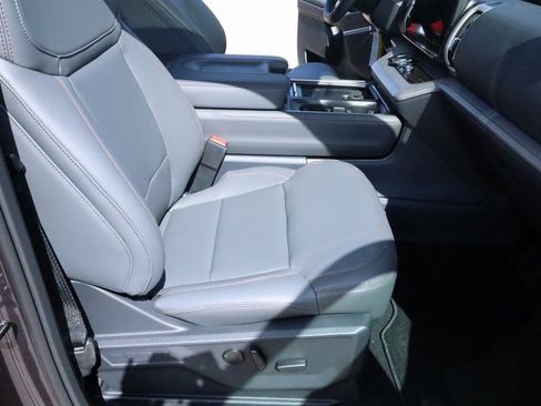 New 2025 Ford Expedition Active image 15