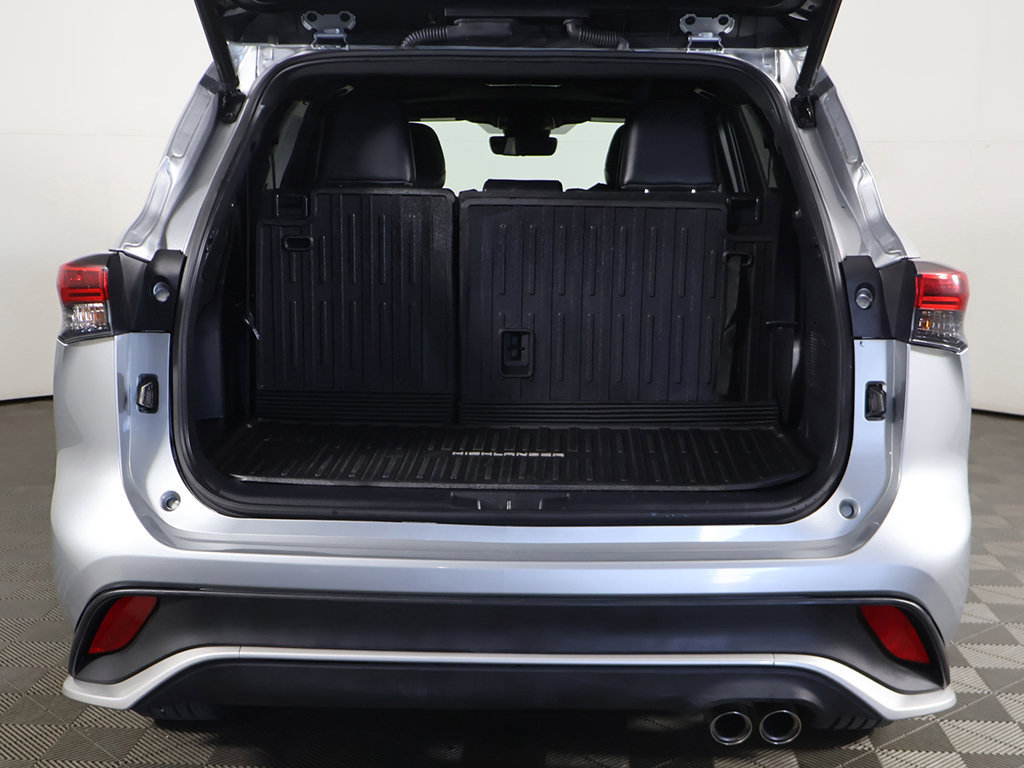 Used 2023 Toyota Highlander XSE AWD/4WD image 16