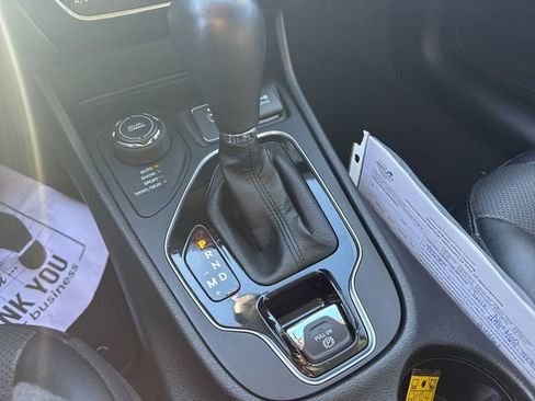 Used 2022 Jeep Cherokee Limited image 30