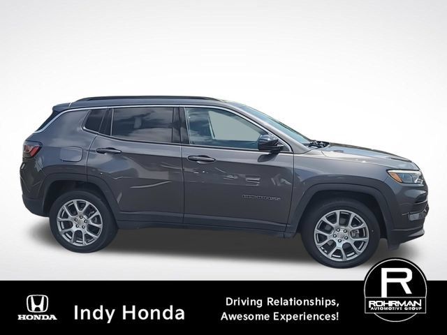 Used 2022 Jeep Compass Latitude w/ Sun and Sound Group AWD/4WD image 11