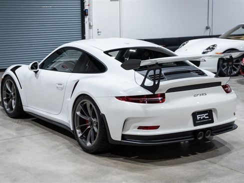 Used 2016 Porsche 911 GT3 RS RWD image 4