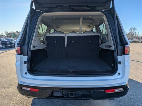 Used 2024 Jeep Wagoneer L Series II w/ Flexible Seating Group image 30