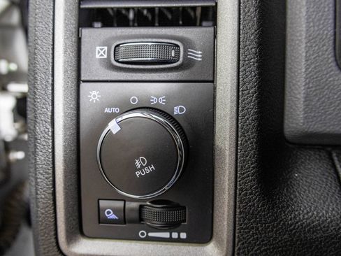 Used 2015 RAM 1500 Express image 30