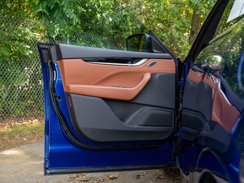 Used 2022 Maserati Levante Modena image 14