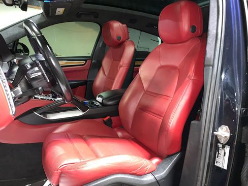 Used 2022 Porsche Cayenne Turbo w/ Assistance Package AWD/4WD image 18