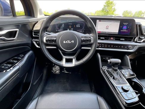Used 2025 Kia Sportage EX FWD image 10