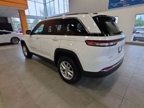 Used 2023 Jeep Grand Cherokee Laredo w/ Luxury Tech Group I AWD/4WD image 14