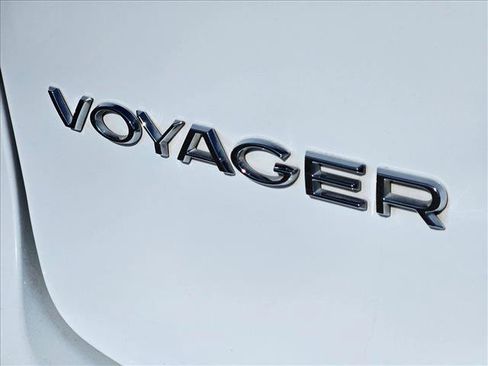 Used 2021 Chrysler Voyager Lxi FWD image 30