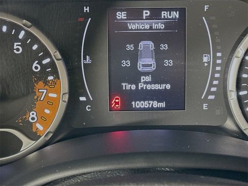 Used 2018 Jeep Renegade Latitude w/ Cold Weather Group image 13