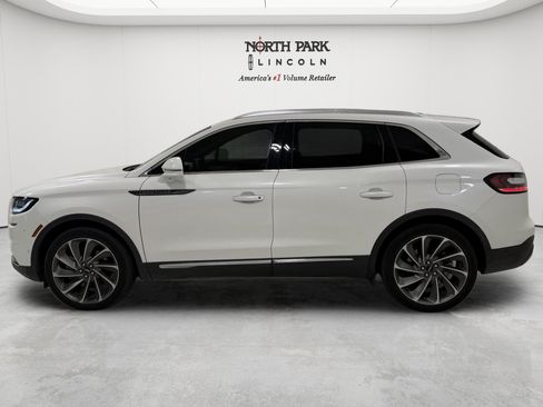 Used 2023 Lincoln Nautilus Reserve w/ Equipment Group 202A AWD/4WD image 2