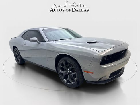 Used 2020 Dodge Challenger SXT w/ Blacktop Package RWD image 4