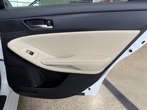 Used 2021 Toyota Avalon XLE FWD image 30