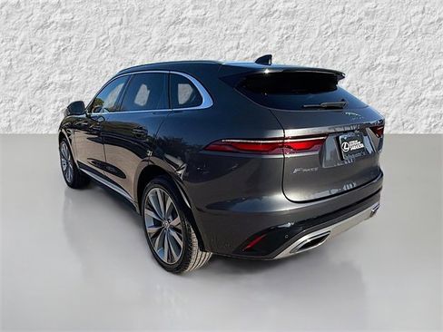 Used 2023 Jaguar F-PACE R-Dynamic S image 5