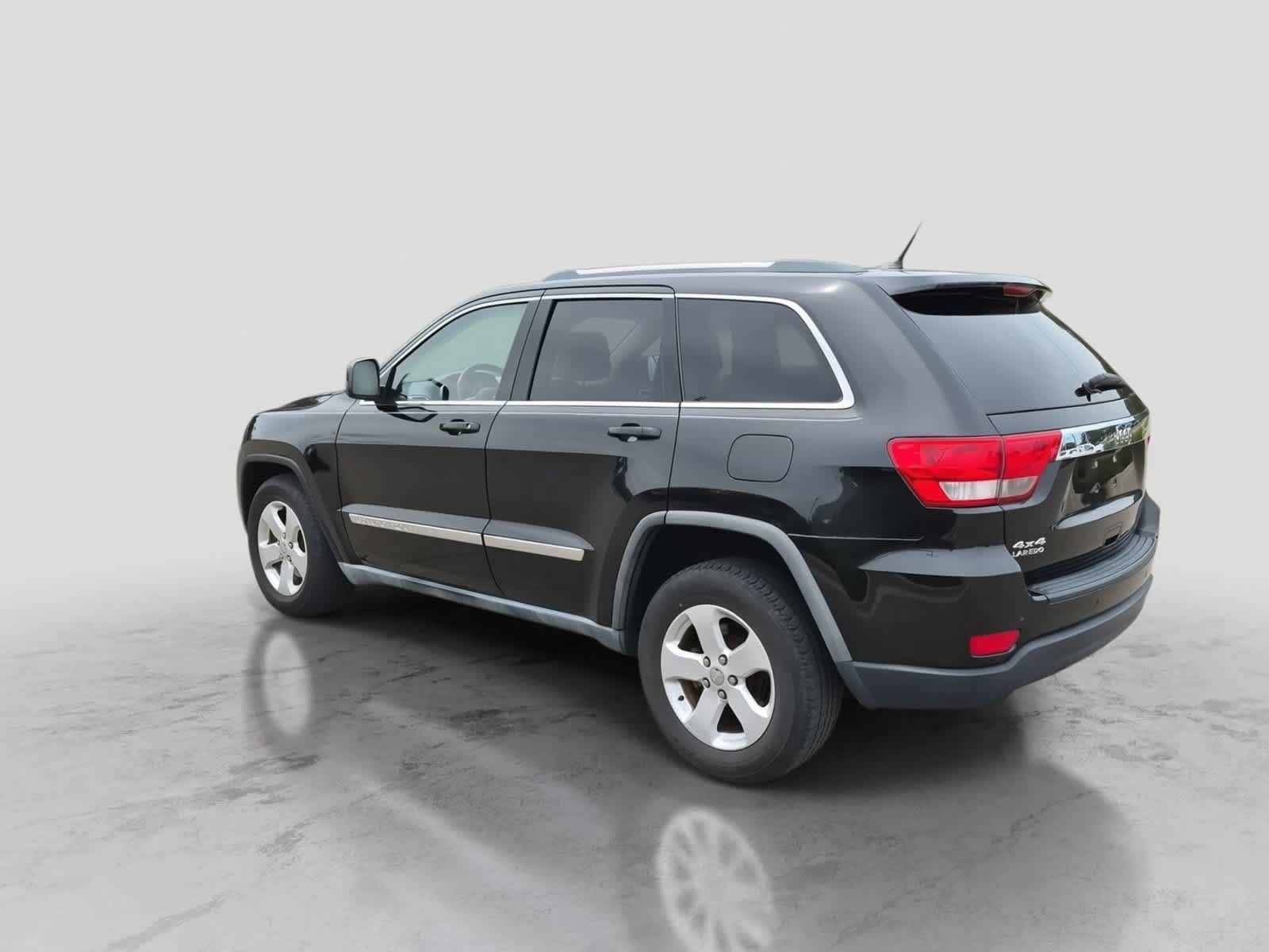 Used 2011 Jeep Grand Cherokee Laredo AWD/4WD image 6
