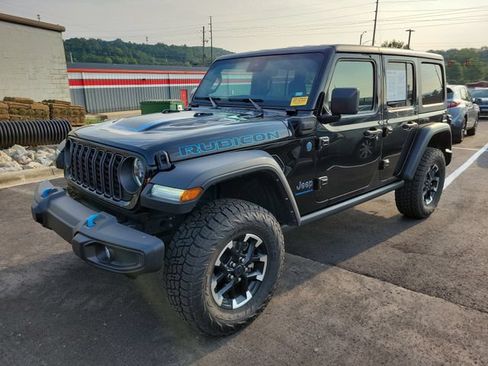 Used 2024 Jeep Wrangler Unlimited Rubicon 4xe AWD/4WD image 3