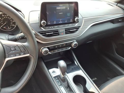 Used 2024 Nissan Altima 2.5 SV FWD image 33