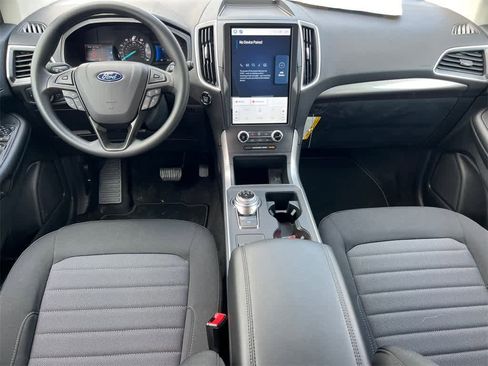 New 2024 Ford Edge SE image 17