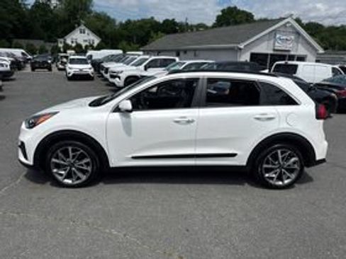 Used 2022 Kia Niro Touring Special Edition FWD image 8