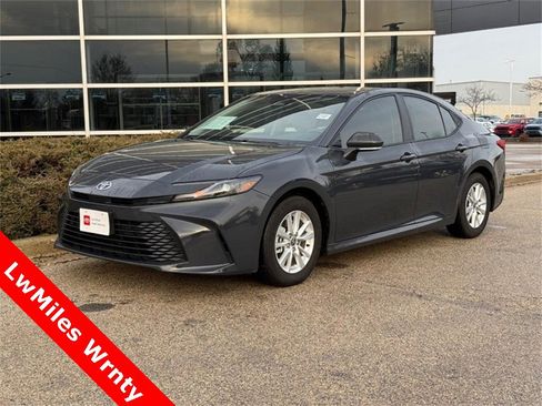 Used 2025 Toyota Camry LE image 7