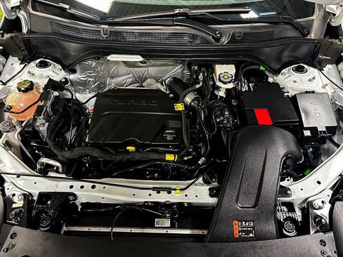 Used 2025 Chevrolet Trax LS FWD image 41