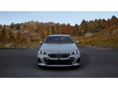 New 2026 BMW i5 eDrive40 RWD image 3