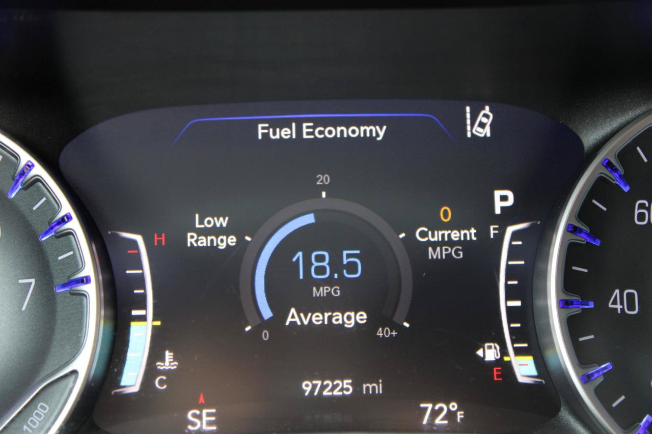 Used 2023 Chrysler Pacifica Touring-L FWD image 23