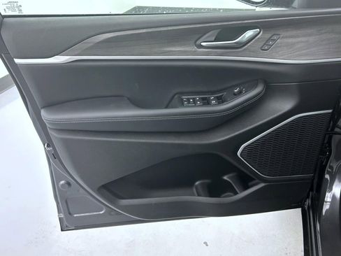 New 2026 Jeep Grand Cherokee L Limited image 9