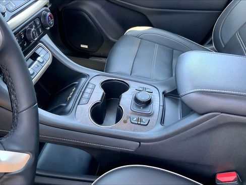 Used 2023 GMC Acadia Denali w/ Denali Technology Package AWD/4WD image 14