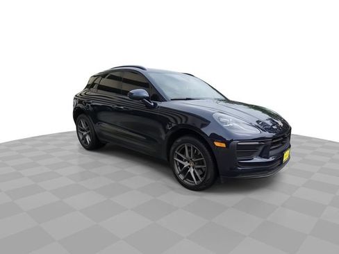 Used 2022 Porsche Macan AWD/4WD image 2