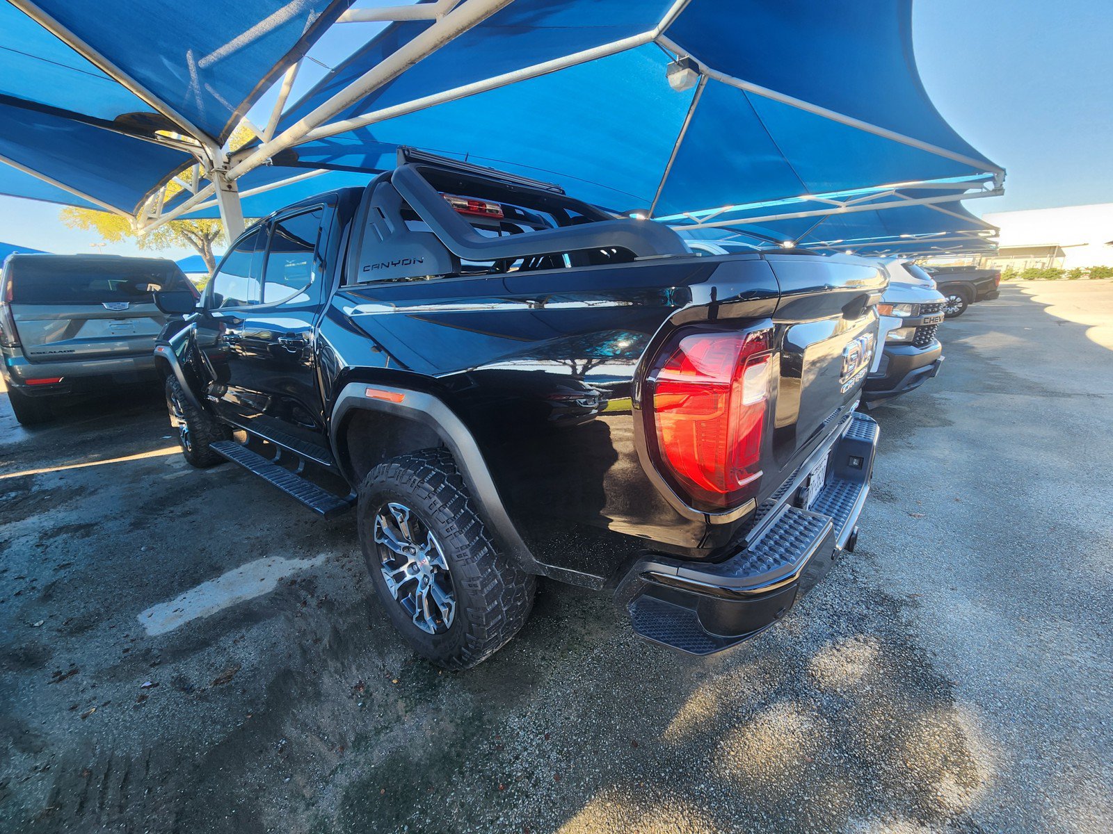 Used 2023 GMC Canyon AT4 w/ AT4 Premium Package AWD/4WD image 3