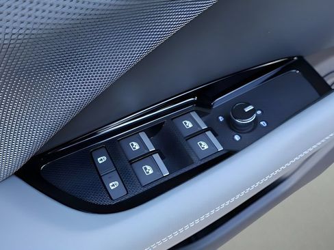 New 2026 Audi Q3 quattro 2.0T AWD/4WD image 11