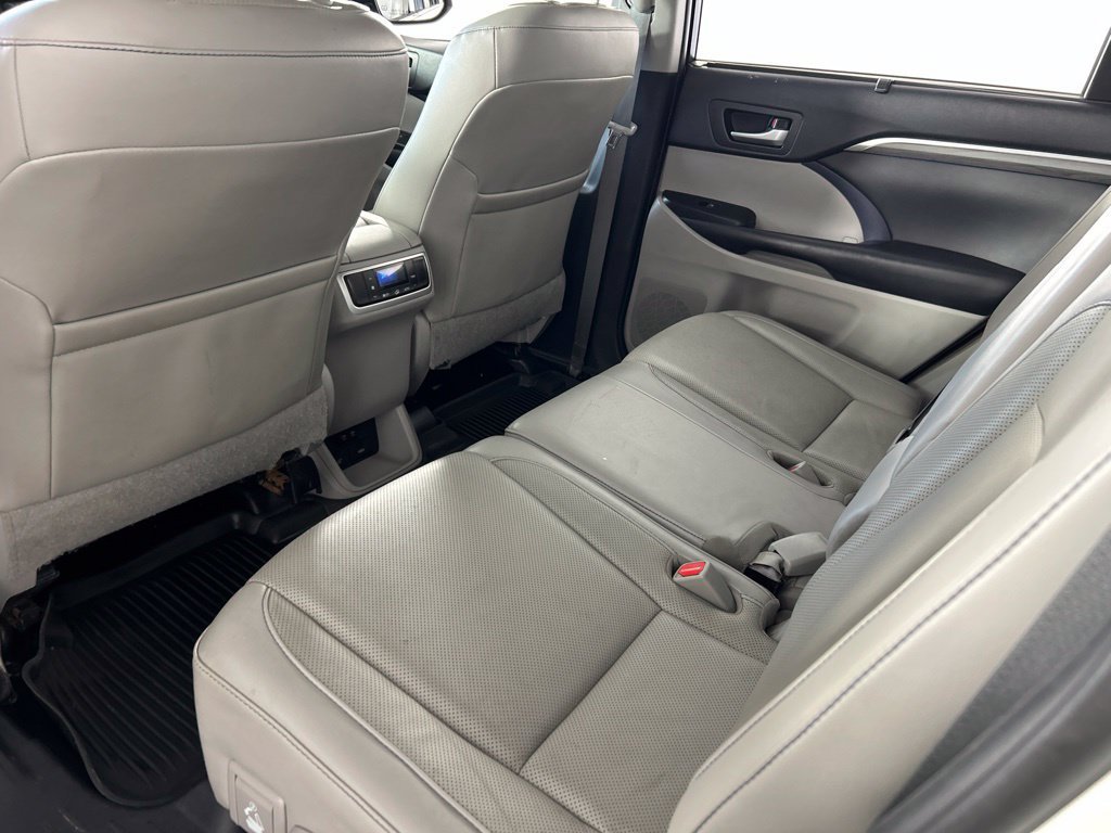 Used 2019 Toyota Highlander Limited AWD/4WD image 29