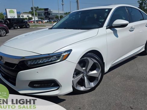 Used 2018 Honda Accord Touring image 1