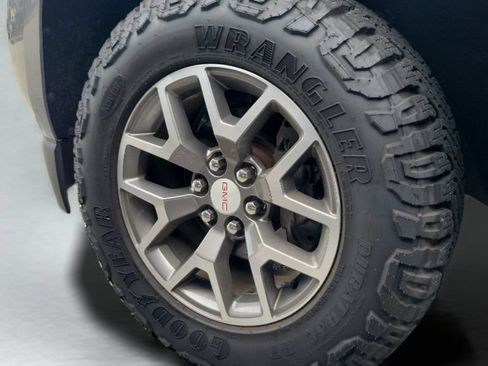 Used 2019 GMC Canyon All Terrain w/ Trailering Package AWD/4WD image 4