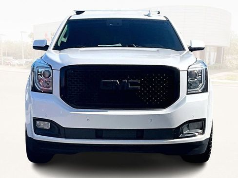 Used 2017 GMC Yukon SLT image 2