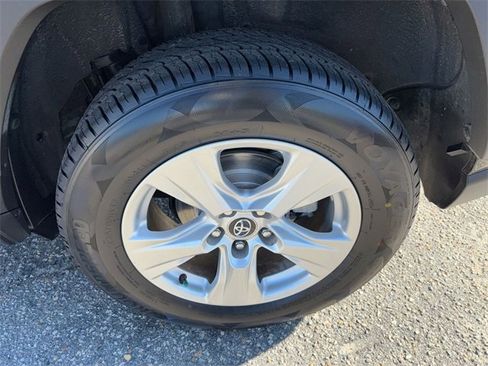 Used 2021 Toyota RAV4 XLE image 13