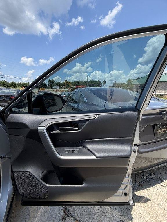Used 2019 Toyota RAV4 LE FWD image 12